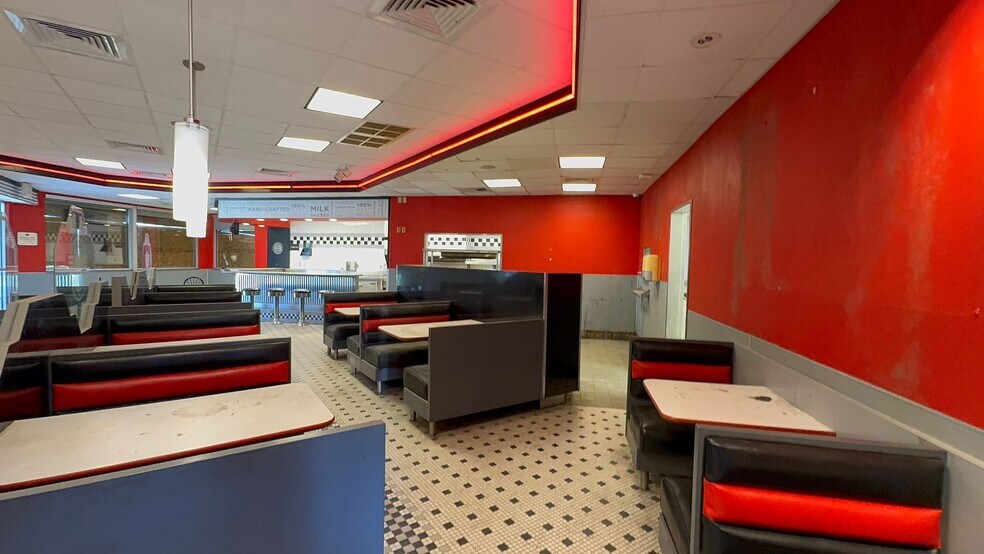 More Photos Of 2441 S Hamilton Rd, Columbus Fast Food For Lease
