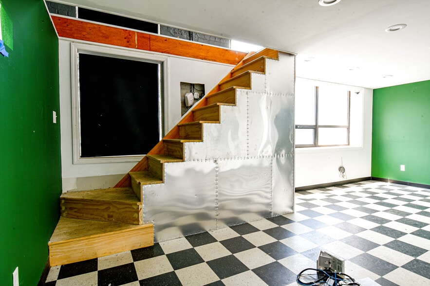 More Photos Of 2 Aspen Pl, Passaic Showroom For Lease