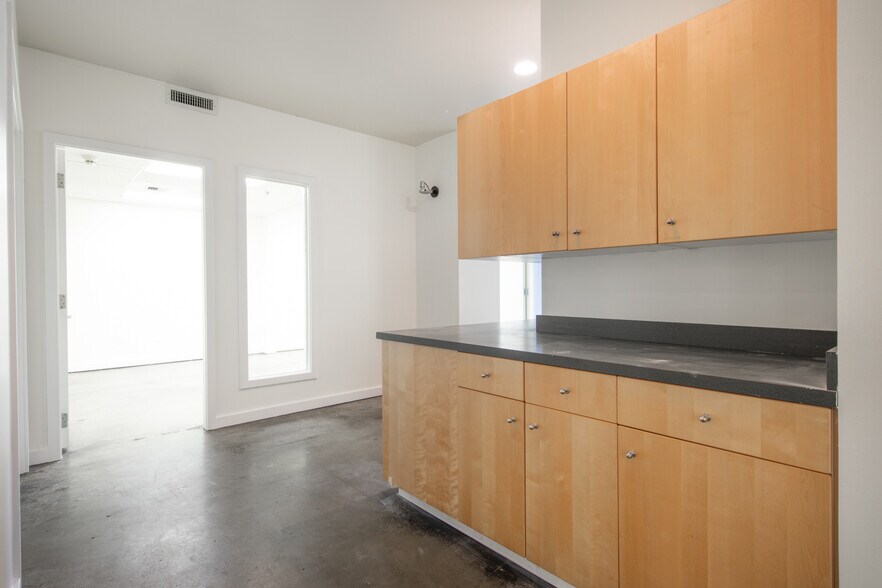 More Photos Of 225 NE 65th St, Seattle Apartments For Sale