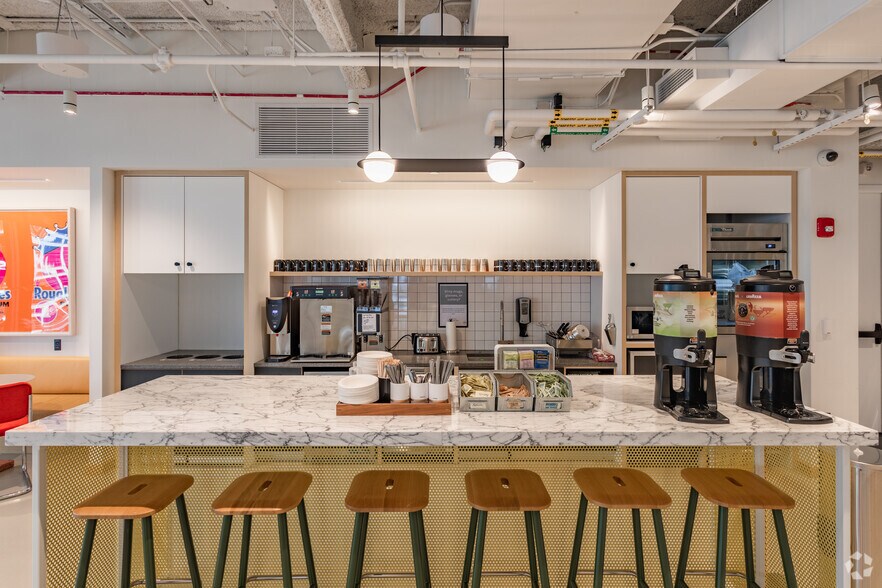 More Photos Of 330 N Wabash Ave, Chicago Coworking Space