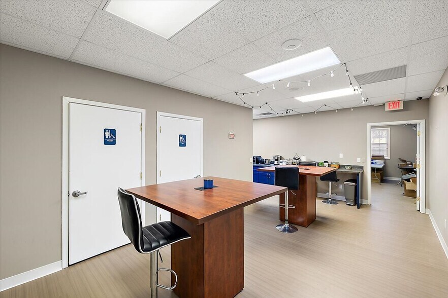 More Photos Of 37244 S Groesbeck Hwy, Clinton Township Office For Sale