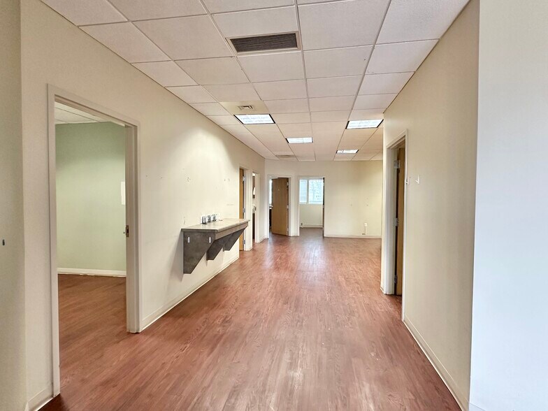 More Photos Of 9711 Valparaiso Dr, Munster Medical For Lease