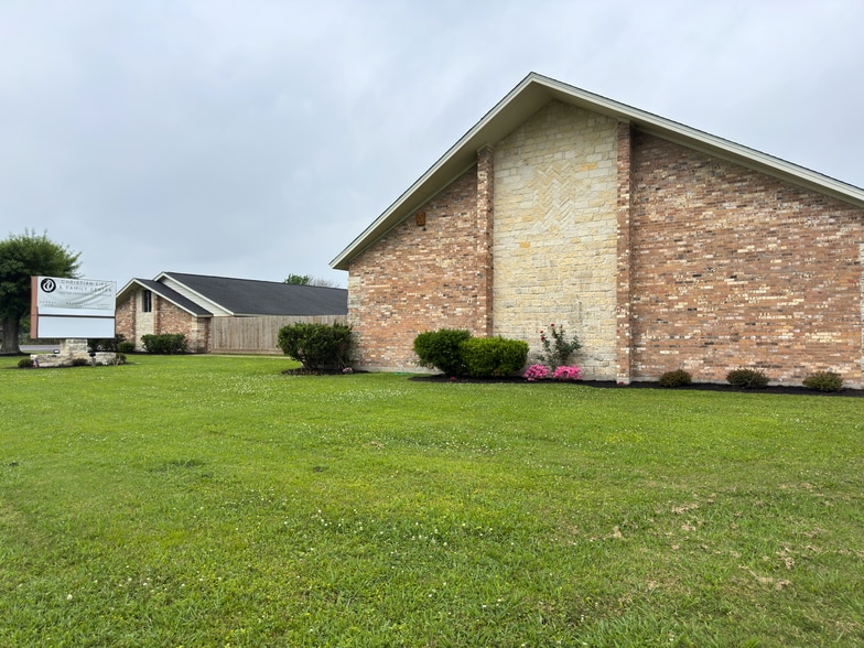 More Photos Of 618 Baca St, Houston Religious Facility For Sale