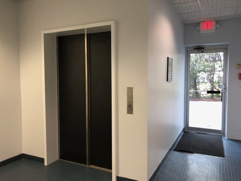 More Photos Of 241 Molnar Dr, Elmwood Park Medical For Lease