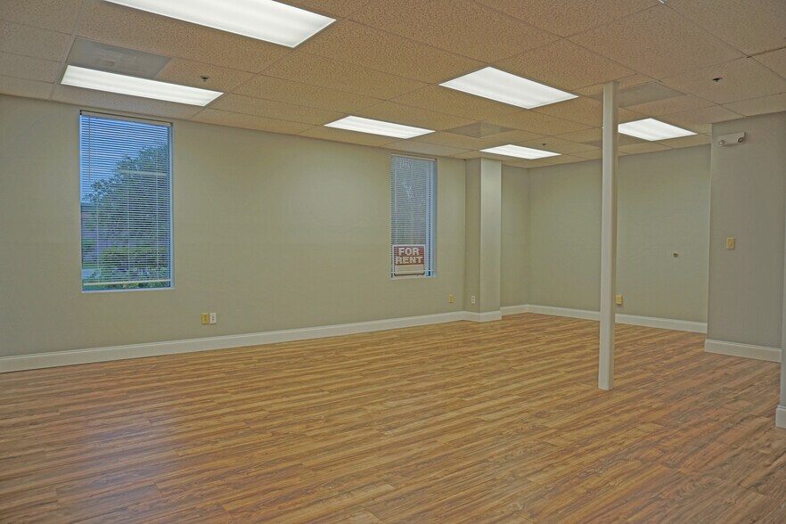 More Photos Of 3163 SE Lionel Ter, Stuart Warehouse For Lease