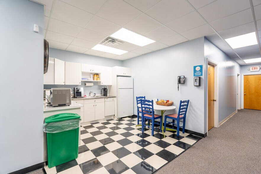 More Photos Of 15-19 Kearney Rd, Needham Flex For Lease