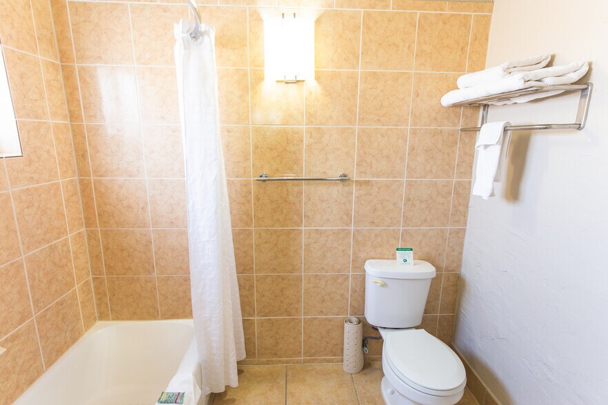 More Photos Of 1765 S Main St, Las Cruces Hotel For Sale