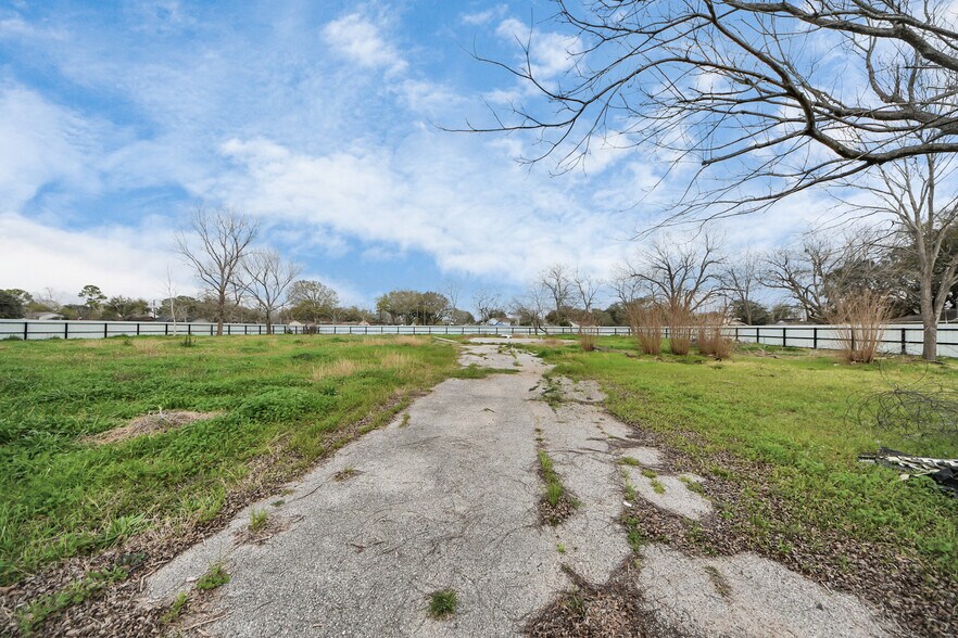 More Photos Of 12033 Bedford St, Houston Land For Sale