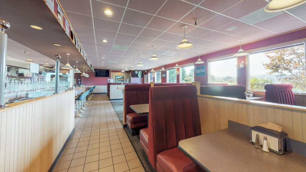 More Photos Of 1875 Riverwalk Dr, Fortuna Restaurant For Sale