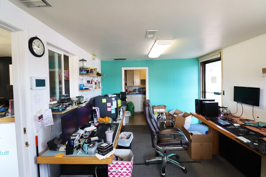 More Photos Of 1510 Mohawk Blvd, Springfield Storefront For Sale