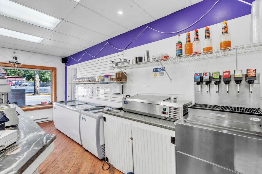 More Photos Of 118 E Main St, Albion Flex For Sale