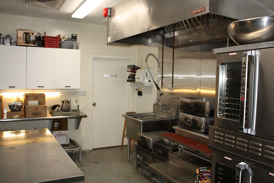 More Photos Of 174 NW 9th ave, Mulberry Distribution For Sale