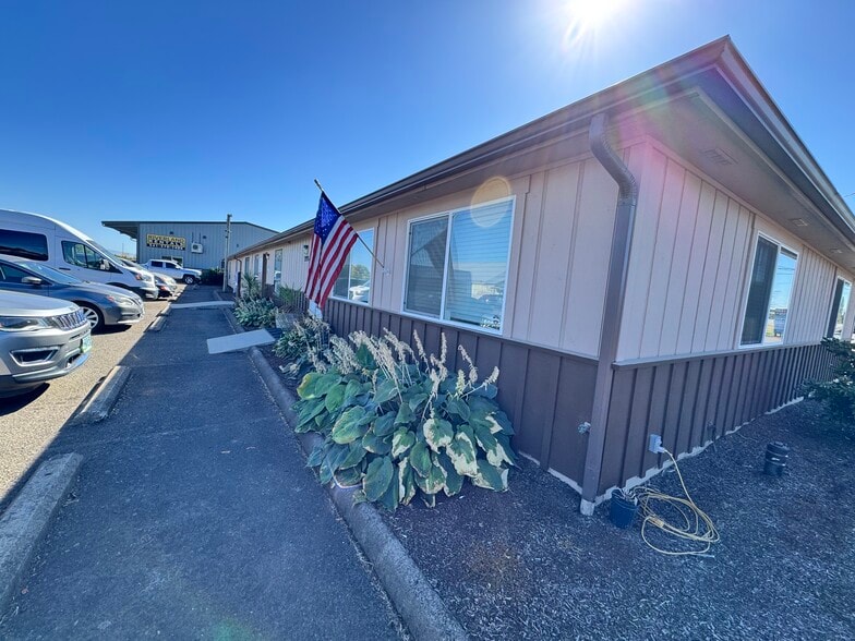 More Photos Of 33935 Highway 99E, Tangent Office For Lease