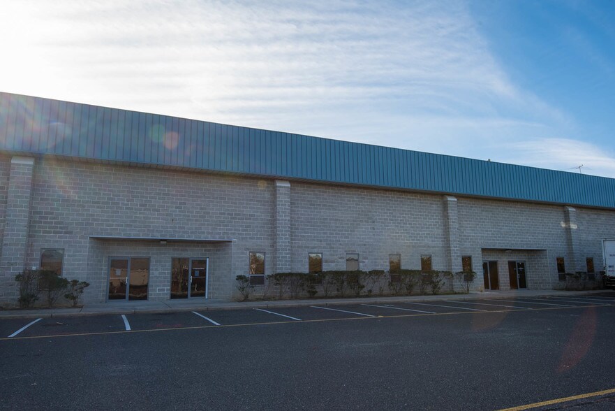 More Photos Of 1920 Swarthmore Ave, Lakewood Warehouse For Lease