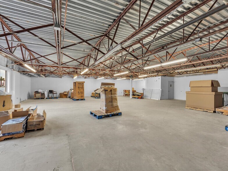 More Photos Of 10855 NW 27th St, Doral Warehouse For Lease