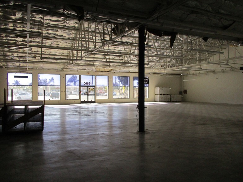More Photos Of 1660 S Oxnard Blvd, Oxnard Warehouse For Sale
