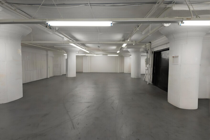More Photos Of 1114 S Los Angeles St, Los Angeles Warehouse For Sale