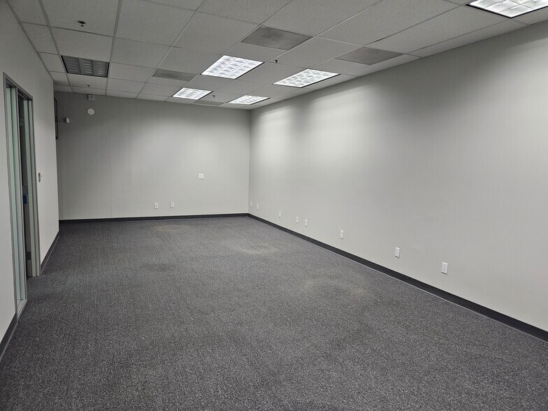 More Photos Of 4109 Guardian St, Simi Valley Manufacturing For Lease