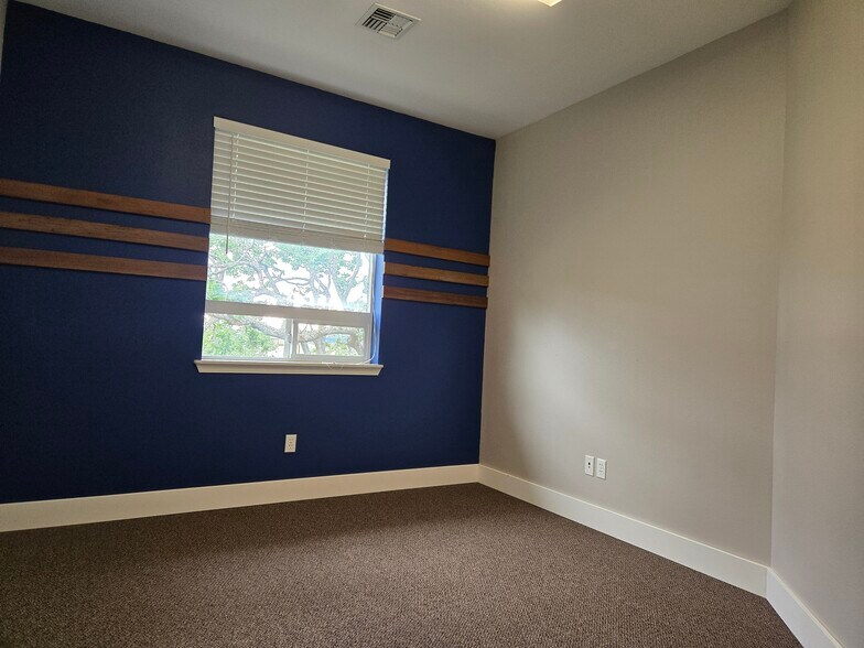 More Photos Of 568-578 N 5th Ave, Sequim Medical For Lease