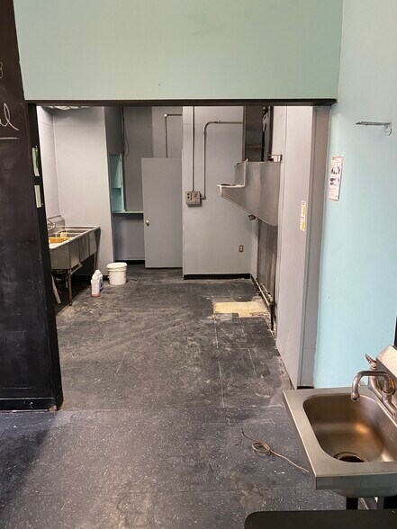 More Photos Of 301 S Washington Sq, Lansing Storefront For Lease