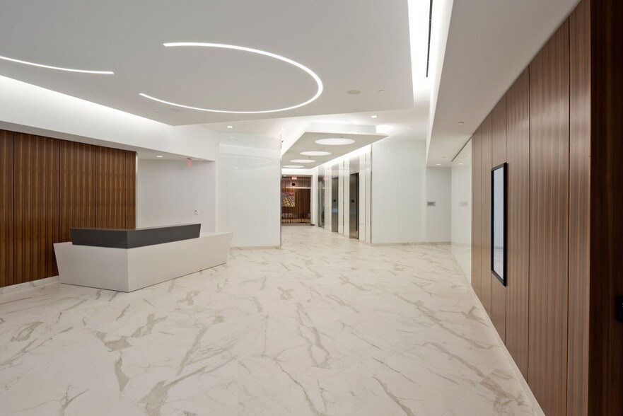More Photos Of 3160 Fairview Park Dr, Falls Church Office For Lease
