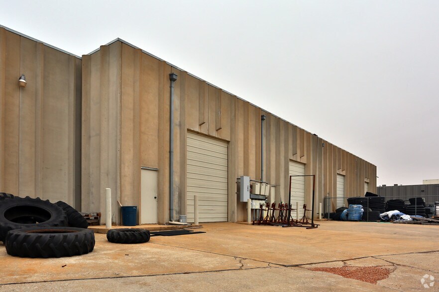 More Photos Of 3200 Broce Dr, Norman Warehouse For Lease