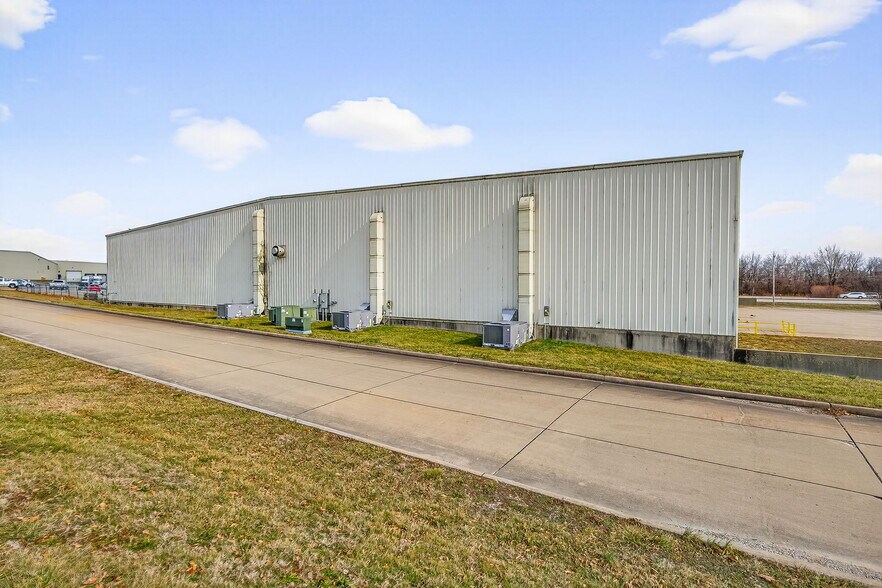 More Photos Of 1500 Dismuke Dr, Farmington Distribution For Sale