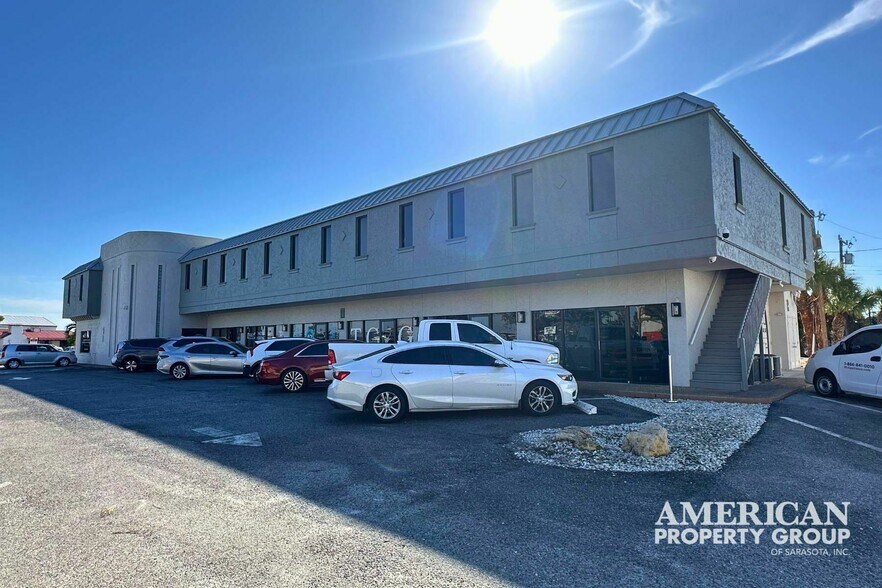 More Photos Of 7910 N Tamiami Trl, Sarasota Office For Sale