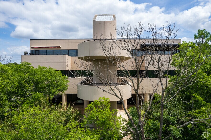 More Photos Of 1812 Centre Creek Dr, Austin Office For Lease