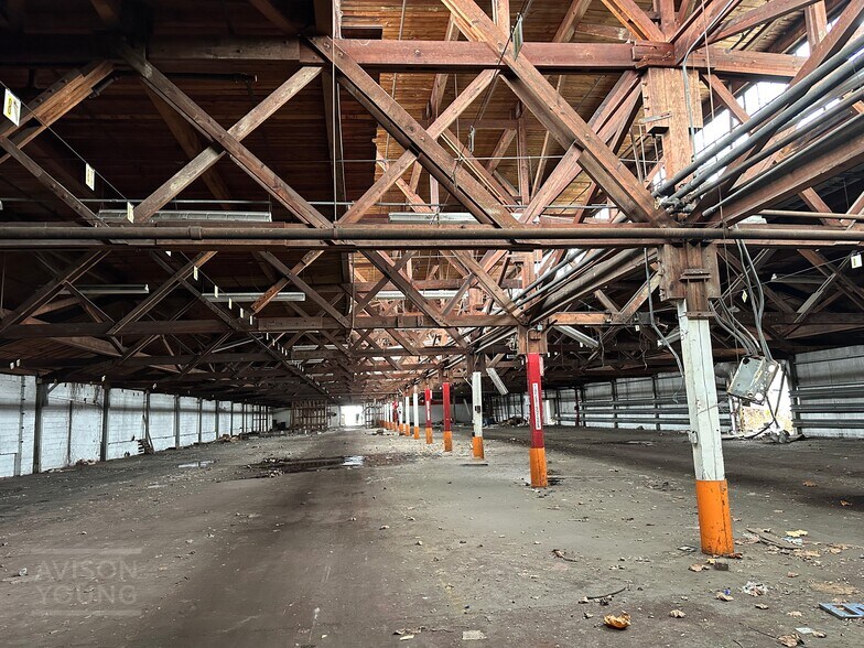 More Photos Of 304 Hoover St N, Hampton Manufacturing For Sale