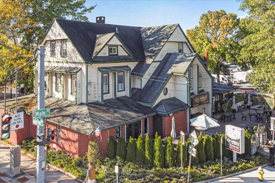 More Photos Of 4 Main St, Kings Park Storefront Retail Residential For Sale