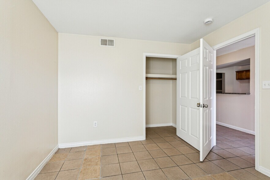 More Photos Of 3300 Garden Oaks Dr, New Orleans Apartments For Sale