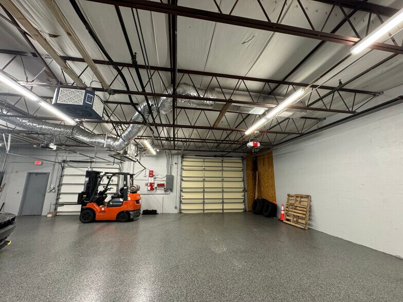 More Photos Of 921 SE 15th Ave, Cape Coral Industrial For Sale