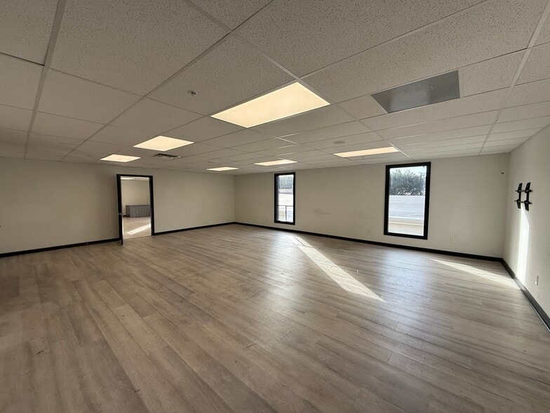 More Photos Of 6565 Beach Blvd, Jacksonville Loft Creative Space For Lease
