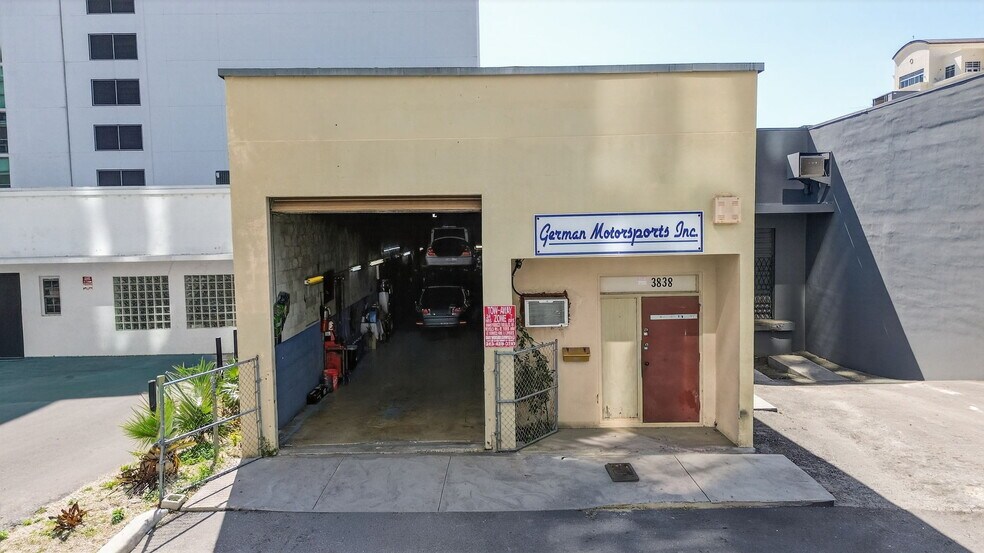 More Photos Of 3838 Shipping Ave, Miami Auto Repair For Sale