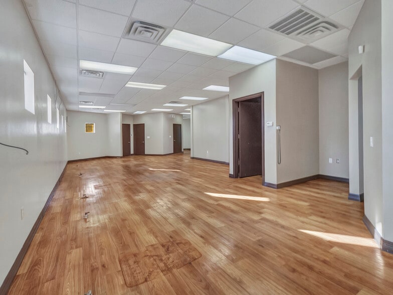 More Photos Of 2628 Matlock Rd, Arlington Medical For Sale