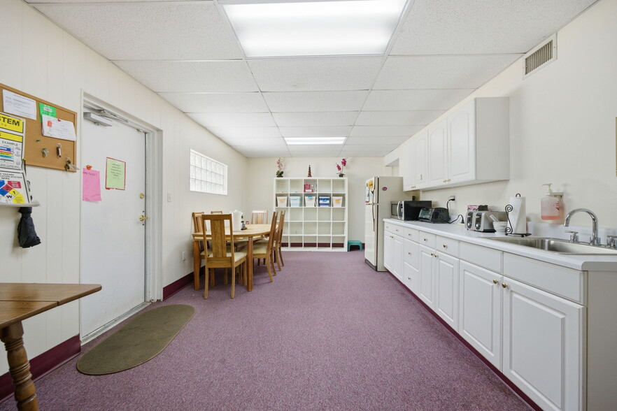 More Photos Of 1811 Bayshore Gardens Pky, Bradenton Medical For Sale