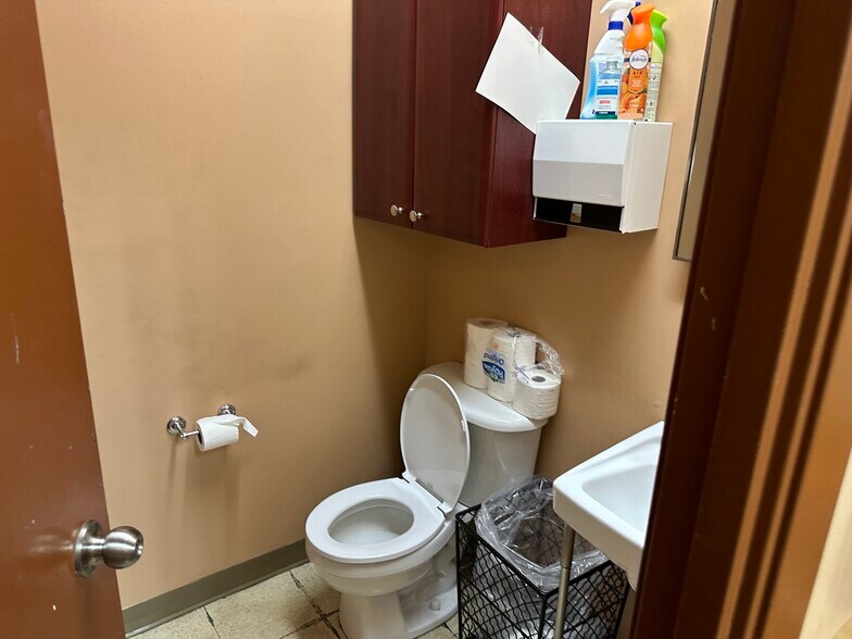 More Photos Of 173 Glidden Rd, Brampton Warehouse For Lease