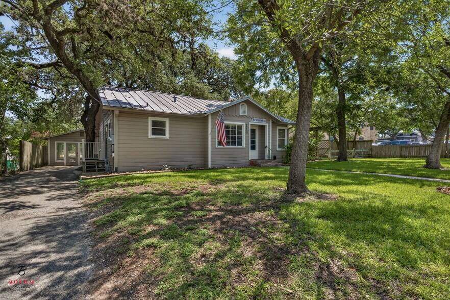 More Photos Of 115 Oak Park Dr, Boerne Office For Sale