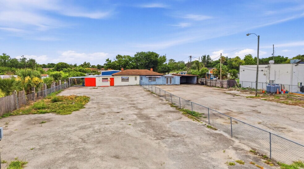 More Photos Of 8710 E Colonial Dr, Orlando Auto Dealership For Lease