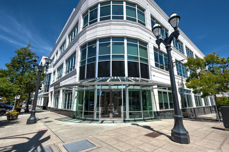 More Photos Of 2825 Colby Ave, Everett Office For Lease