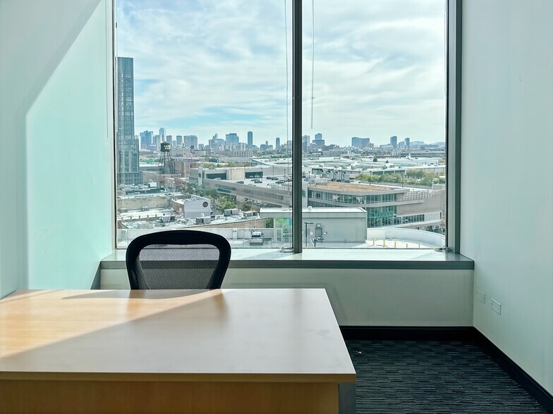 More Photos Of 915-939 W North Ave, Chicago Coworking Space