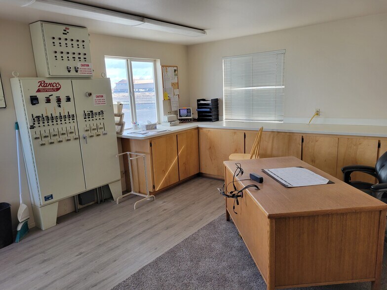 More Photos Of 500 NW Cherry Ln, Madras Industrial For Sale