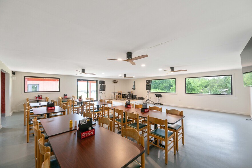 More Photos Of 7386 Mt Carmel Rd, Decaturville Convenience Store For Sale
