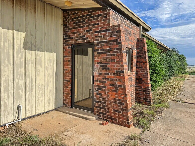 More Photos Of 1515 N Broadway, Hobart Industrial For Sale