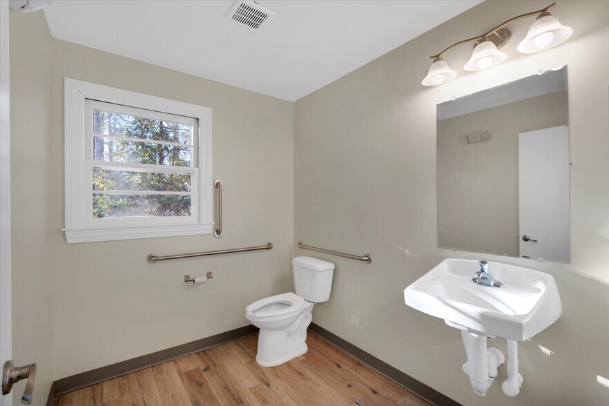 More Photos Of 323 W Georgia Rd, Simpsonville Restaurant For Sale