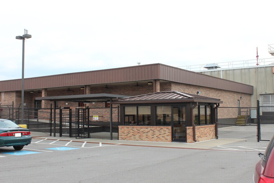 More Photos Of 208 Copper Top Ln NE, Cleveland Warehouse For Lease