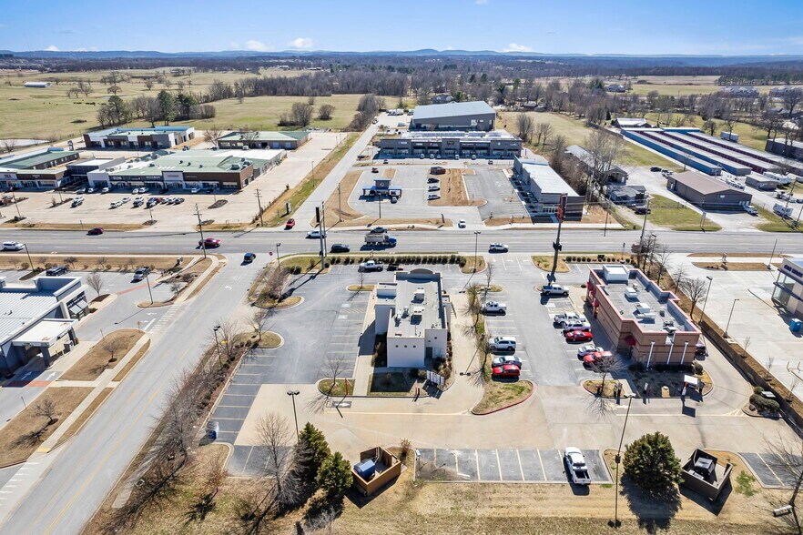 More Photos Of 7420 W Sunset Ave, Springdale Restaurant For Lease