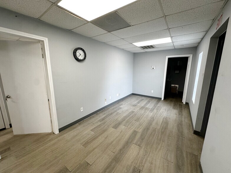 More Photos Of 13430 Conklin Ln, Houston Industrial For Lease