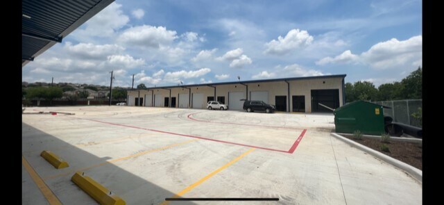 More Photos Of 13215 Judson Rd, San Antonio Showroom For Lease